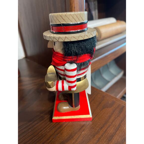 Gondolier Nutcracker - Picture 2 of 4